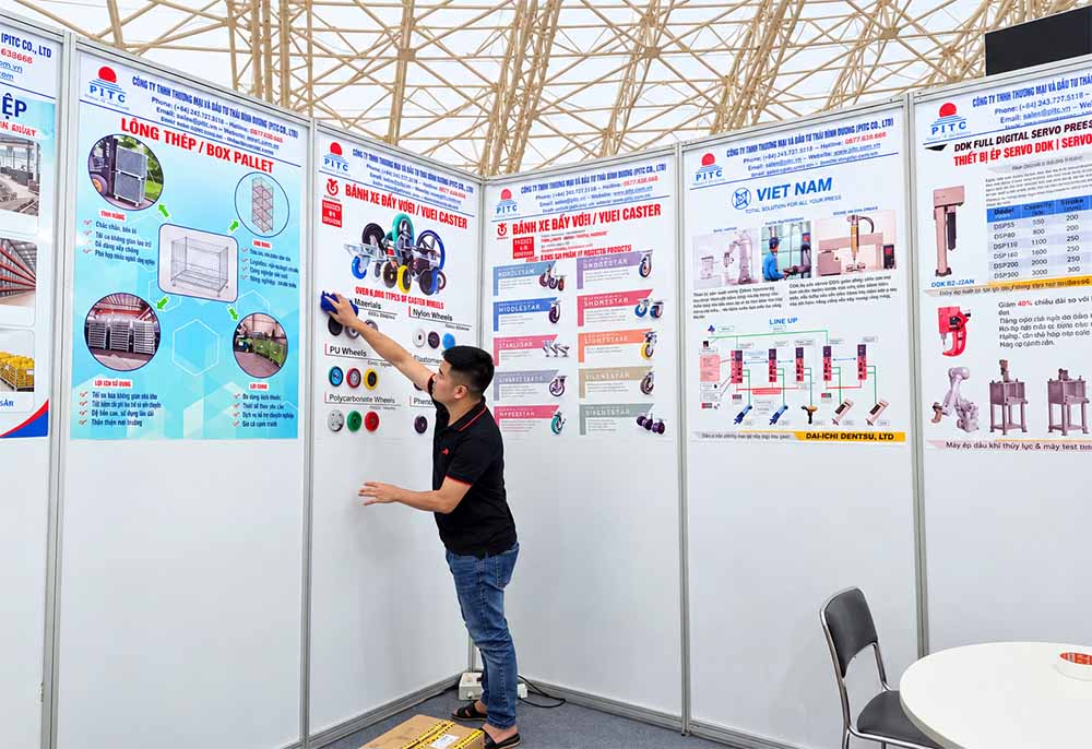 Gian hàng H1-C21 bắt đầu setup