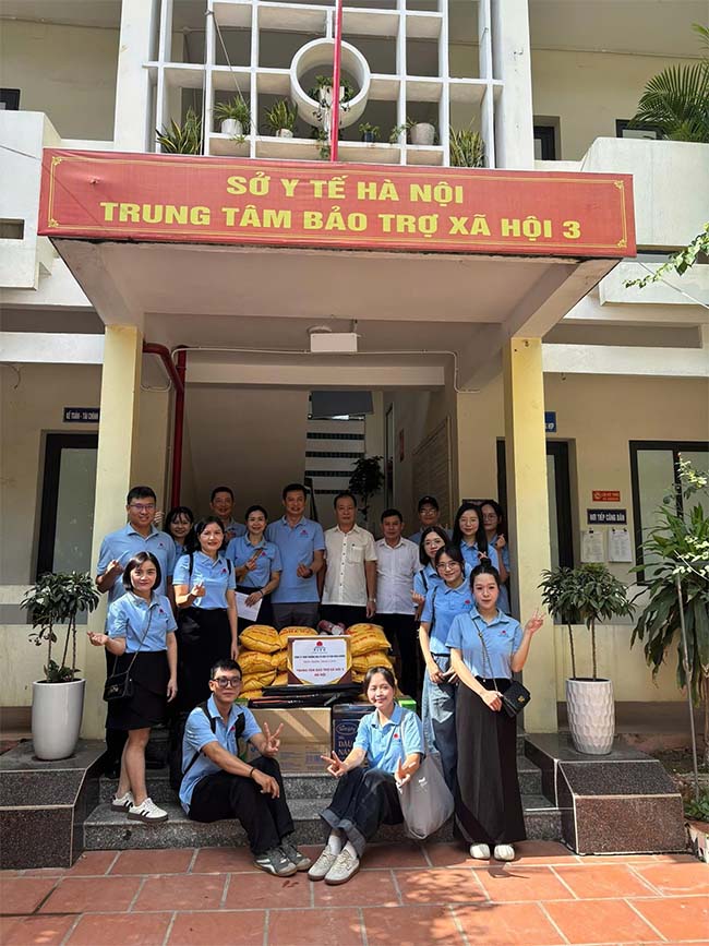 thăm Trung tâm Bảo trợ Xã hội 3
