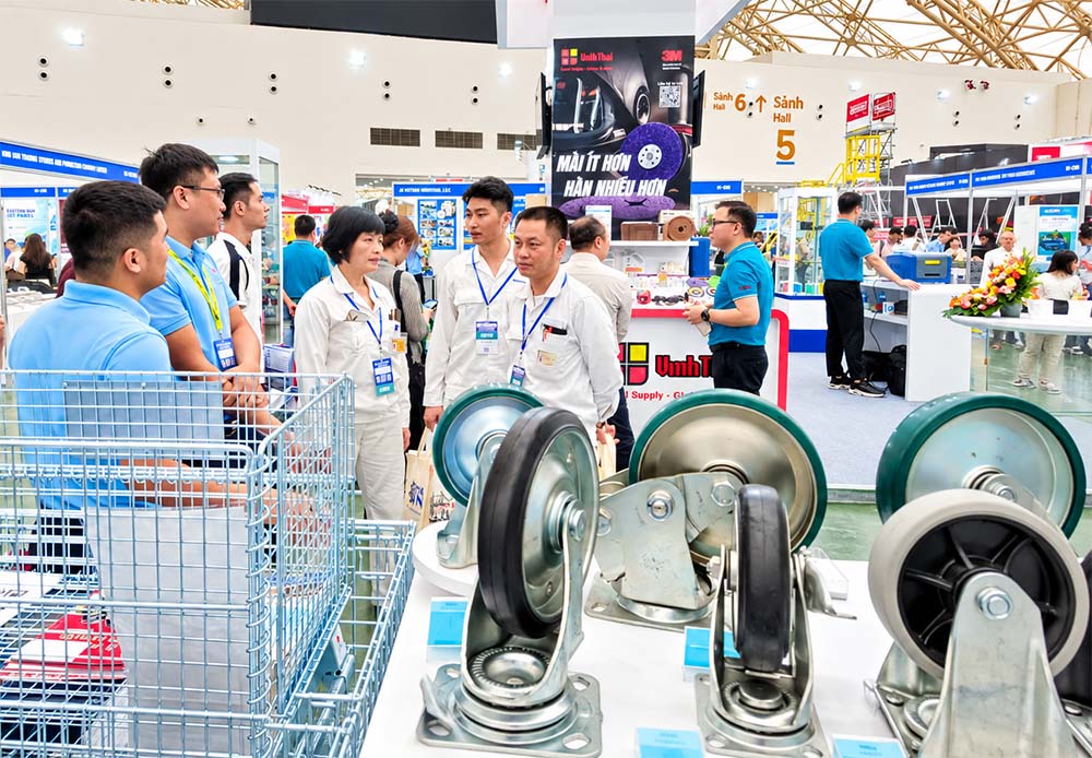 Đội ngũ PITC đang lắng nghe chia sẻ của khách hàng